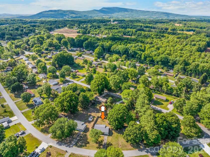 355 Weatherford Drive, King, NC 27021.  MLS# CAR4384919, YatesRealty ID 24096. 