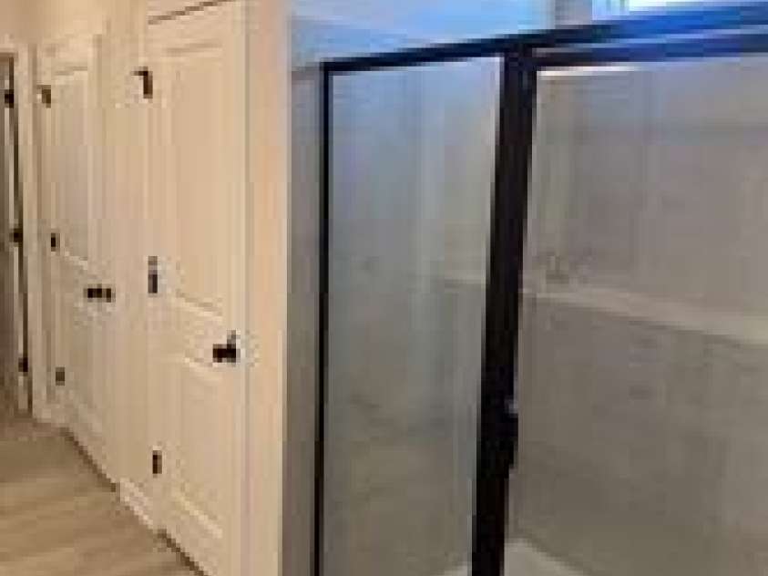 12184 MUSCADINE Court, Midland, NC 28107.  MLS# CAR4266054, YatesRealty ID 24097. Owners Bath