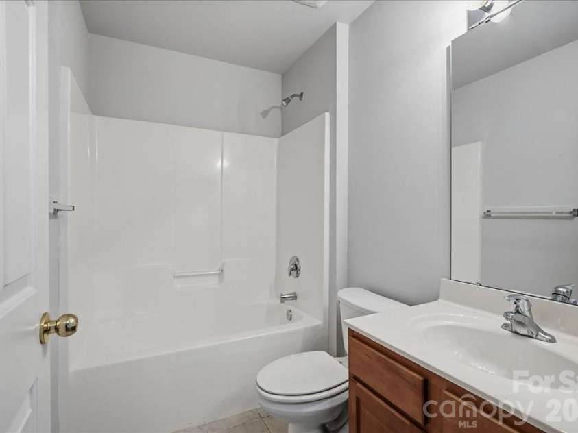 4209 Piccadilly Lane, Fort Mill, SC 29707.  MLS# CAR4384861, YatesRealty ID 24097. Hall Bath upper