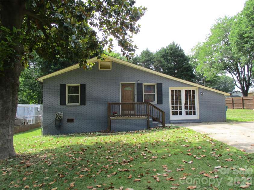 307 6th Street, Belmont, NC 28012.  MLS# CAR4384941, YatesRealty ID 24098. 