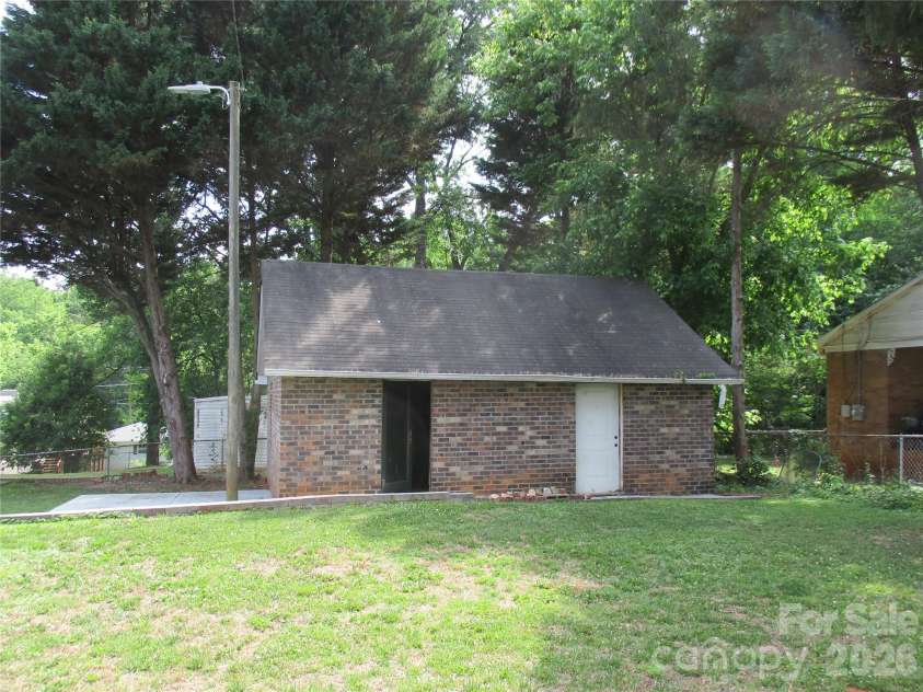 307 6th Street, Belmont, NC 28012.  MLS# CAR4384941, YatesRealty ID 24098. 