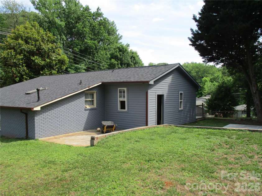 307 6th Street, Belmont, NC 28012.  MLS# CAR4384941, YatesRealty ID 24098. 