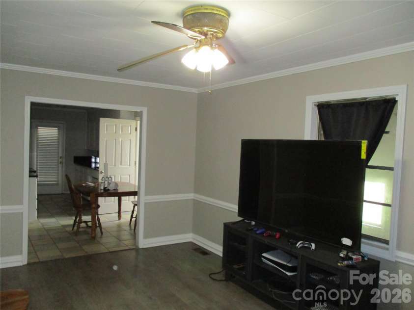 307 6th Street, Belmont, NC 28012.  MLS# CAR4384941, YatesRealty ID 24098. 