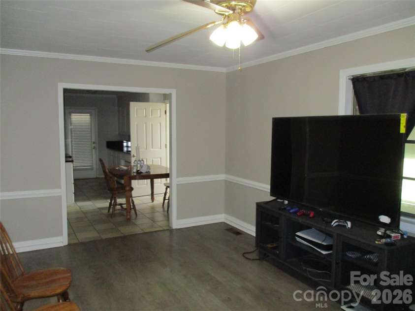 307 6th Street, Belmont, NC 28012.  MLS# CAR4384941, YatesRealty ID 24098. 
