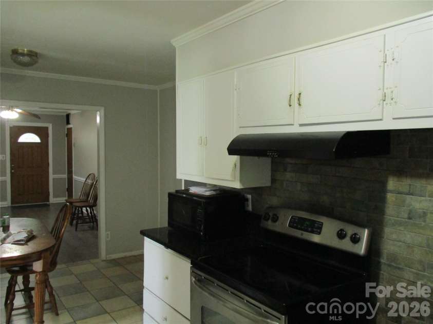 307 6th Street, Belmont, NC 28012.  MLS# CAR4384941, YatesRealty ID 24098. 