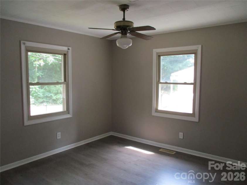 307 6th Street, Belmont, NC 28012.  MLS# CAR4384941, YatesRealty ID 24098. 