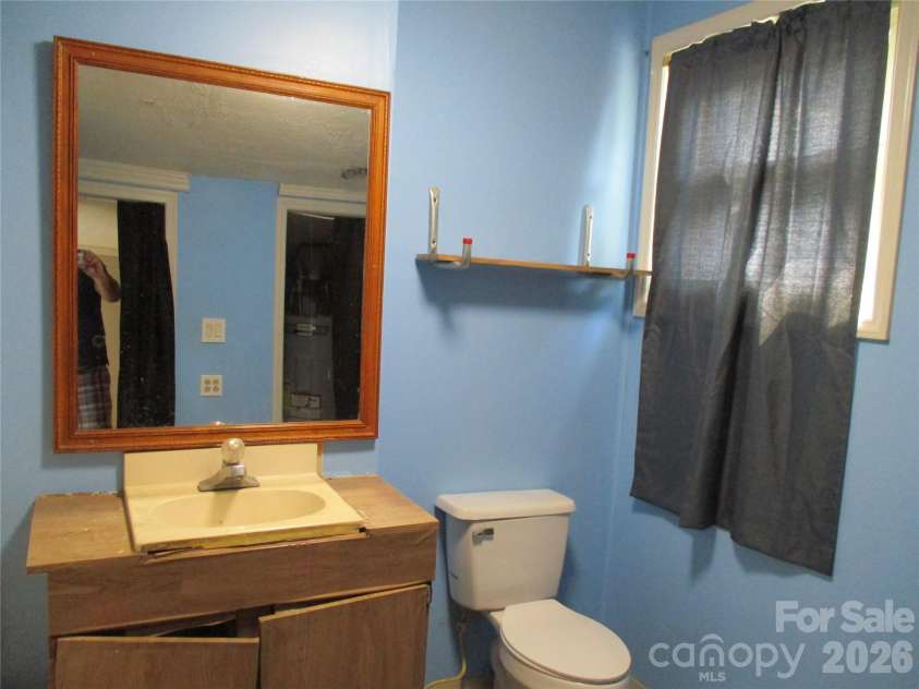 307 6th Street, Belmont, NC 28012.  MLS# CAR4384941, YatesRealty ID 24098. 