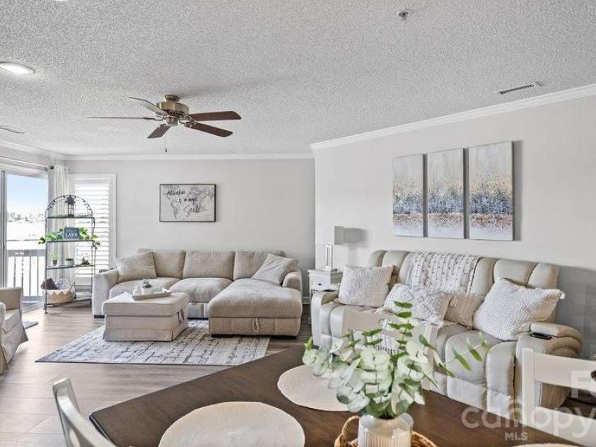 1338 Torrence Circle, Davidson, NC 28036.  MLS# CAR4410522, YatesRealty ID 24099. 