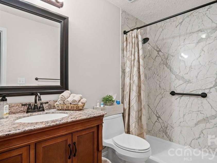 1338 Torrence Circle, Davidson, NC 28036.  MLS# CAR4410522, YatesRealty ID 24099. 