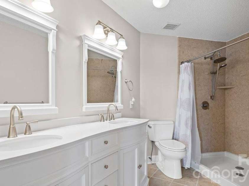 1338 Torrence Circle, Davidson, NC 28036.  MLS# CAR4410522, YatesRealty ID 24099. 