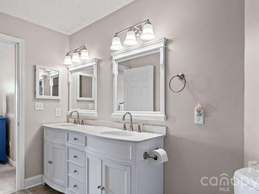 1338 Torrence Circle, Davidson, NC 28036.  MLS# CAR4410522, YatesRealty ID 24099. 