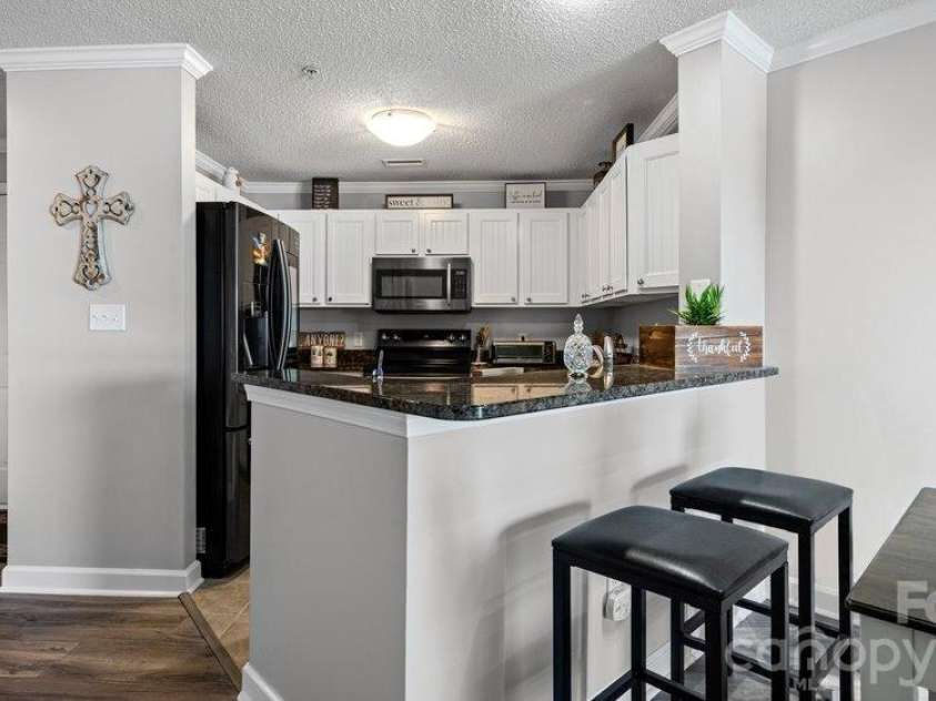 1338 Torrence Circle, Davidson, NC 28036.  MLS# CAR4410522, YatesRealty ID 24099. 