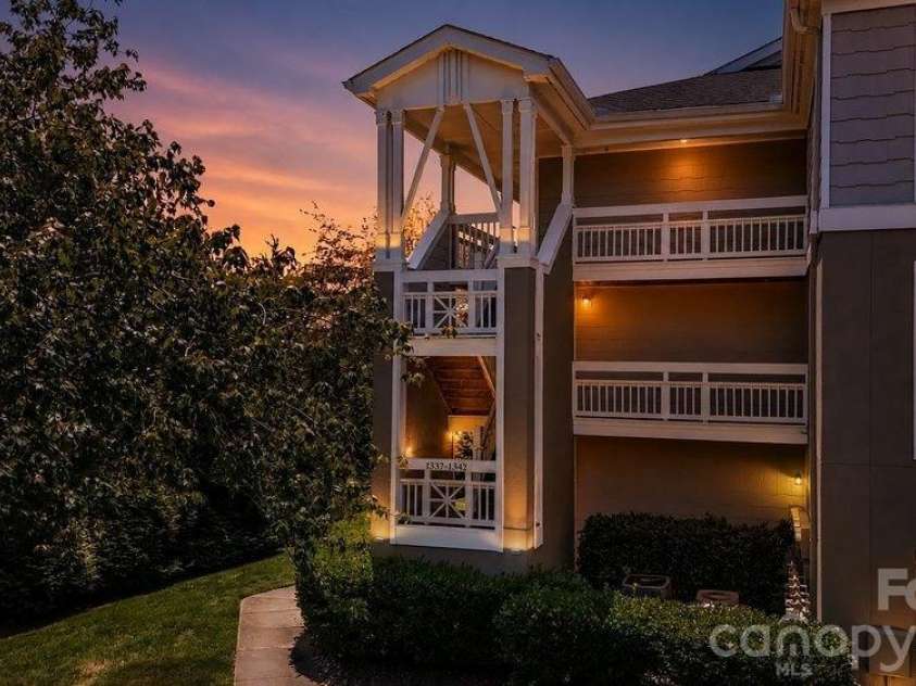 1338 Torrence Circle, Davidson, NC 28036.  MLS# CAR4410522, YatesRealty ID 24099. 