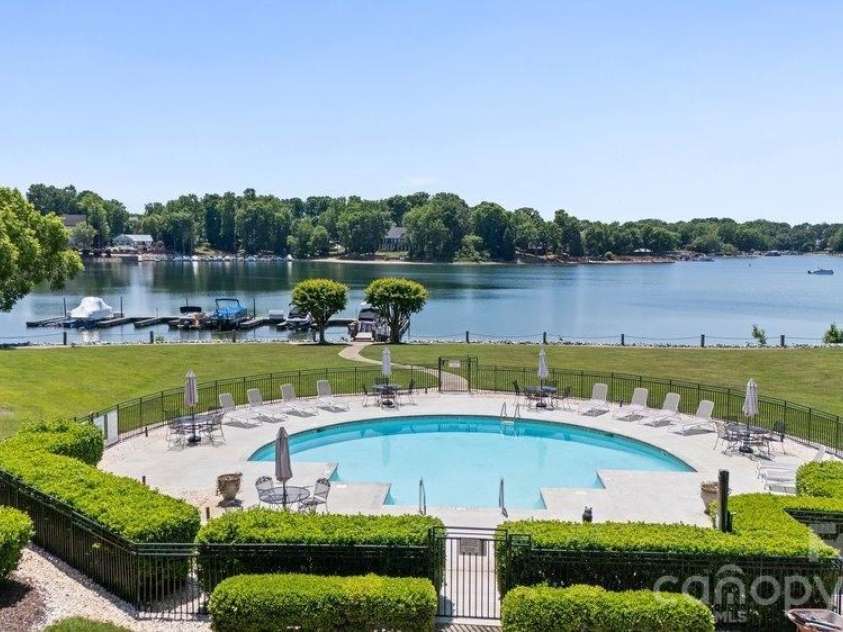 1338 Torrence Circle, Davidson, NC 28036.  MLS# CAR4410522, YatesRealty ID 24099. 