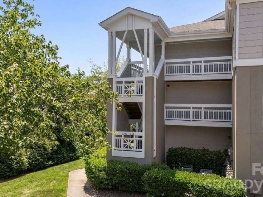 1338 Torrence Circle, Davidson, NC 28036.  MLS# CAR4410522, YatesRealty ID 24099. 