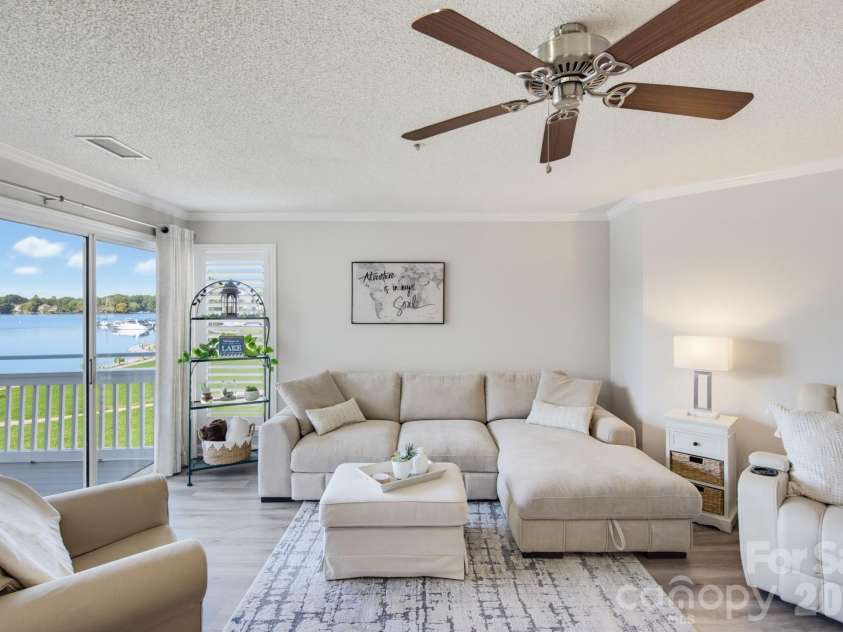 1338 Torrence Circle, Davidson, NC 28036.  MLS# CAR4432356, YatesRealty ID 24099. 