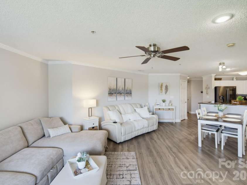 1338 Torrence Circle, Davidson, NC 28036.  MLS# CAR4432356, YatesRealty ID 24099. 