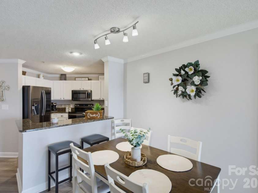 1338 Torrence Circle, Davidson, NC 28036.  MLS# CAR4432356, YatesRealty ID 24099. 