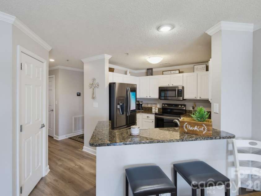 1338 Torrence Circle, Davidson, NC 28036.  MLS# CAR4432356, YatesRealty ID 24099. 