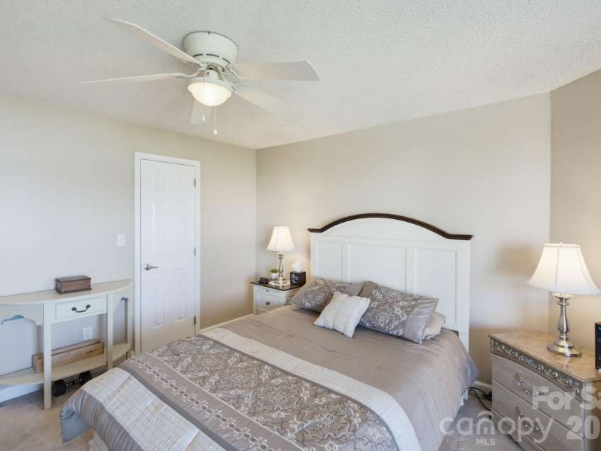 1338 Torrence Circle, Davidson, NC 28036.  MLS# CAR4432356, YatesRealty ID 24099. 