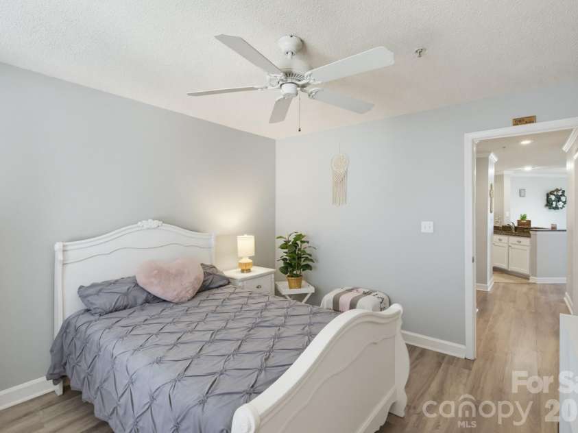 1338 Torrence Circle, Davidson, NC 28036.  MLS# CAR4432356, YatesRealty ID 24099. 