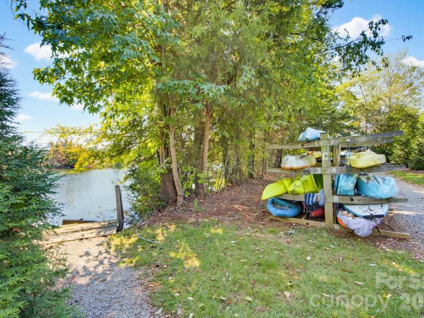 1338 Torrence Circle, Davidson, NC 28036.  MLS# CAR4432356, YatesRealty ID 24099. 