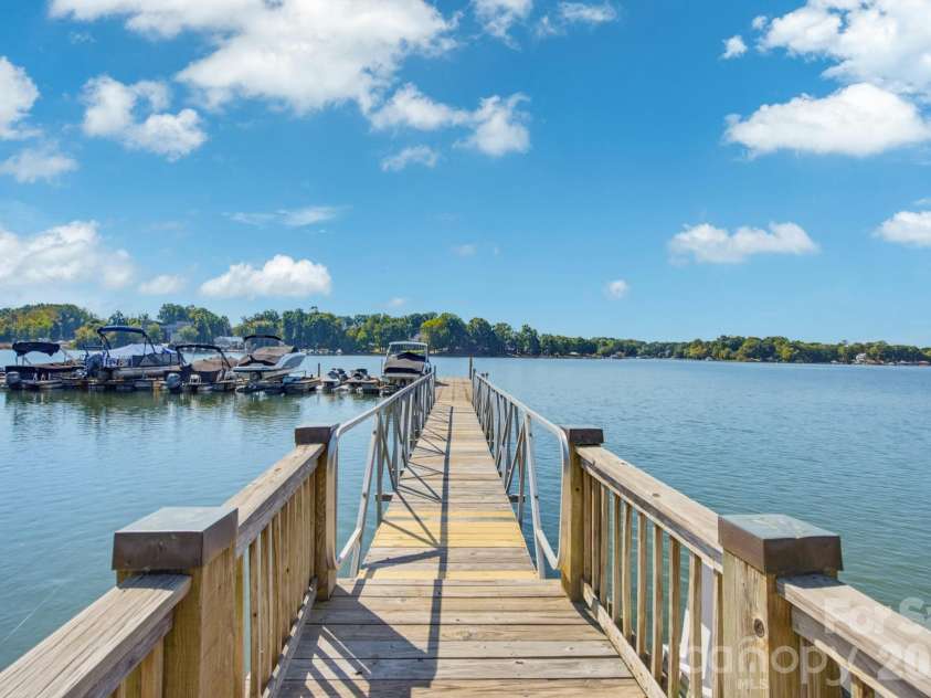 1338 Torrence Circle, Davidson, NC 28036.  MLS# CAR4432356, YatesRealty ID 24099. 