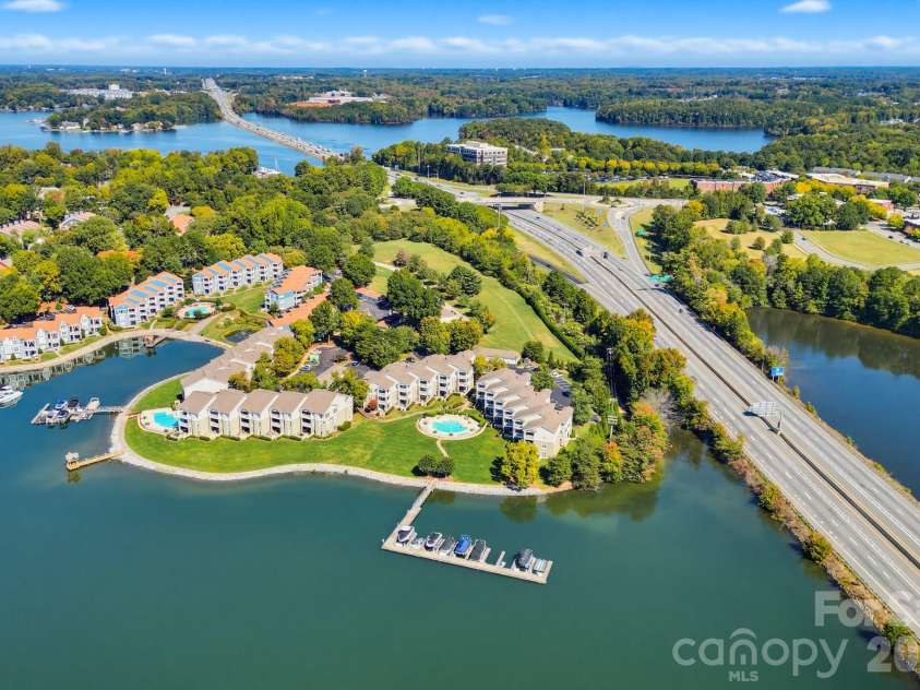 1338 Torrence Circle, Davidson, NC 28036.  MLS# CAR4432356, YatesRealty ID 24099. 