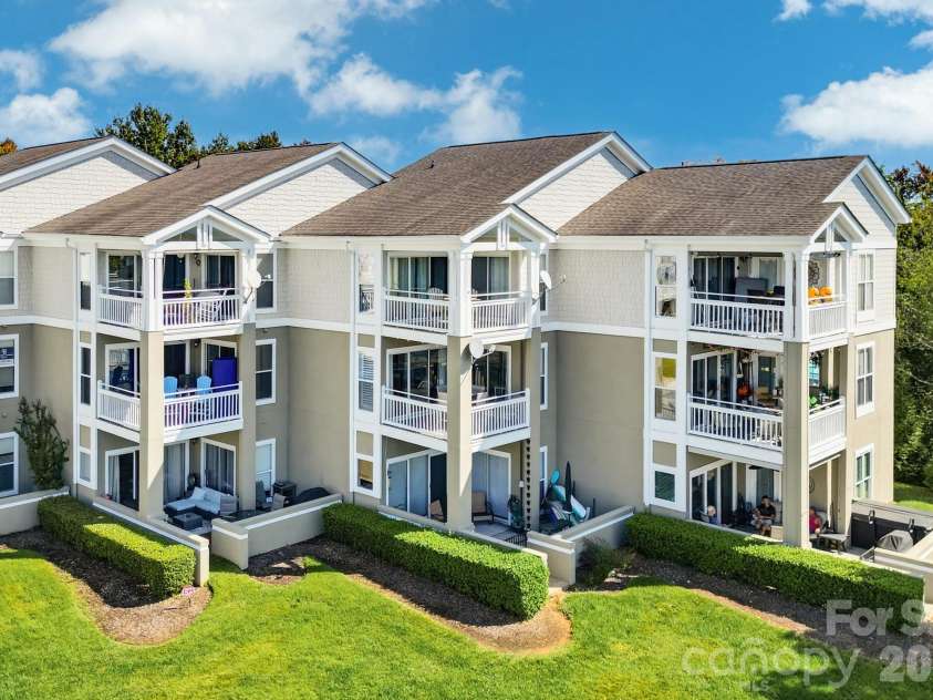 1338 Torrence Circle, Davidson, NC 28036.  MLS# CAR4432356, YatesRealty ID 24099. 