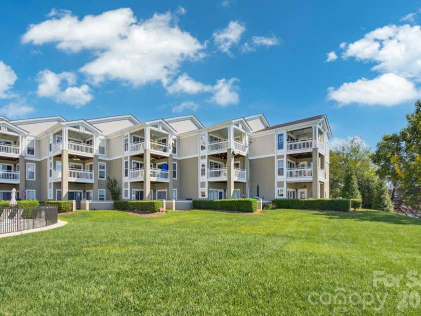 1338 Torrence Circle, Davidson, NC 28036.  MLS# CAR4432356, YatesRealty ID 24099. 