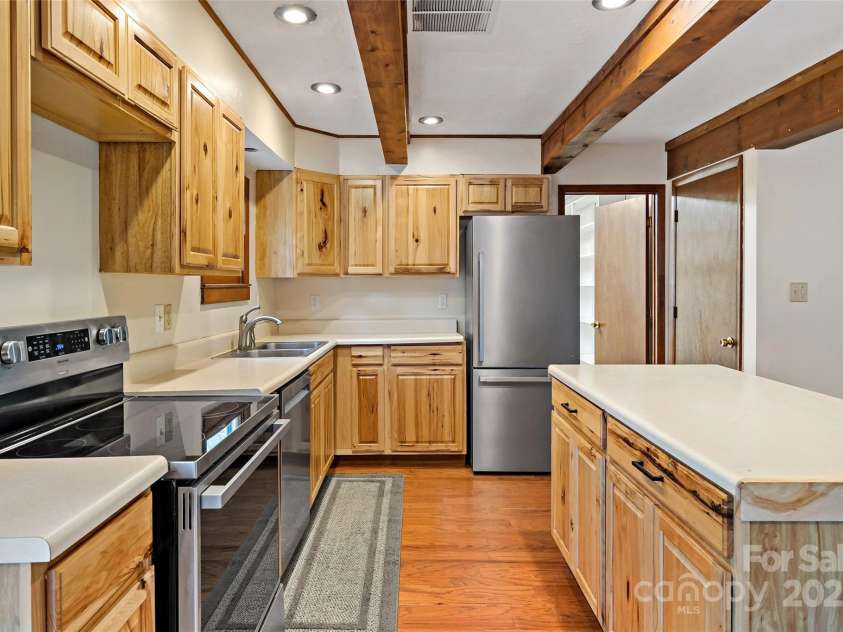 190 Lightning Ridge, Marion, NC 28752.  MLS# CAR4231932, YatesRealty ID 2410. 