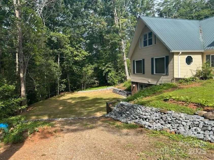 190 Lightning Ridge, Marion, NC 28752.  MLS# CAR4231932, YatesRealty ID 2410. 