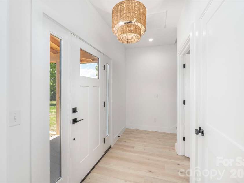 32 Oak Hill Road, Candler, NC 28715.  MLS# CAR4384964, YatesRealty ID 24100. 