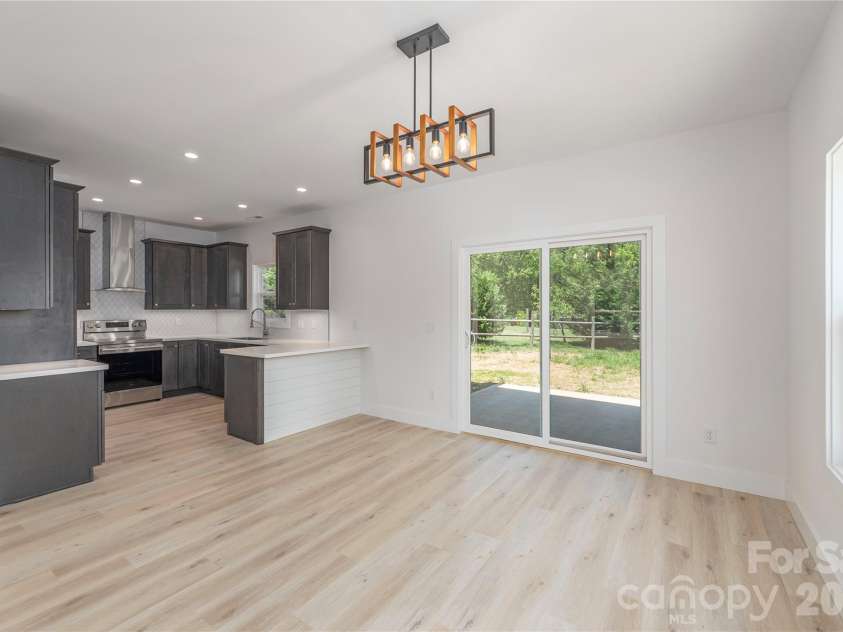 32 Oak Hill Road, Candler, NC 28715.  MLS# CAR4384964, YatesRealty ID 24100. 