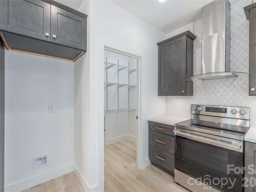 32 Oak Hill Road, Candler, NC 28715.  MLS# CAR4384964, YatesRealty ID 24100. 