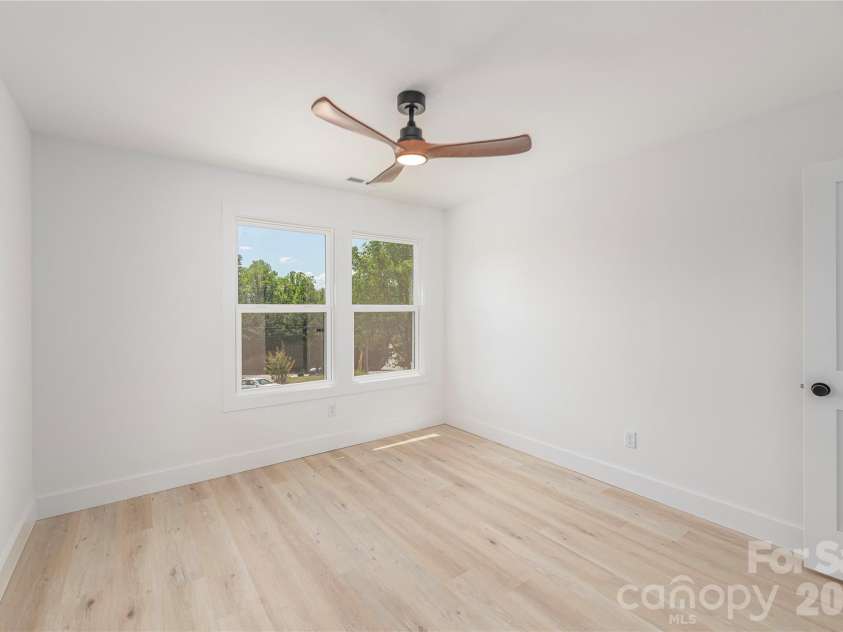 32 Oak Hill Road, Candler, NC 28715.  MLS# CAR4384964, YatesRealty ID 24100. 