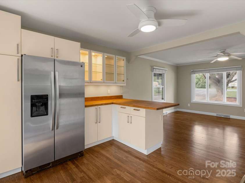 74 Hi Alta Avenue, Asheville, NC 28806.  MLS# CAR4273478, YatesRealty ID 24100. 