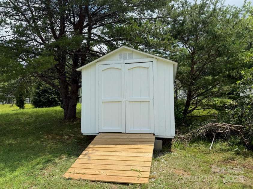 3320 Hunting Wood Court, Gastonia, NC 28052.  MLS# CAR4277214, YatesRealty ID 24101. 