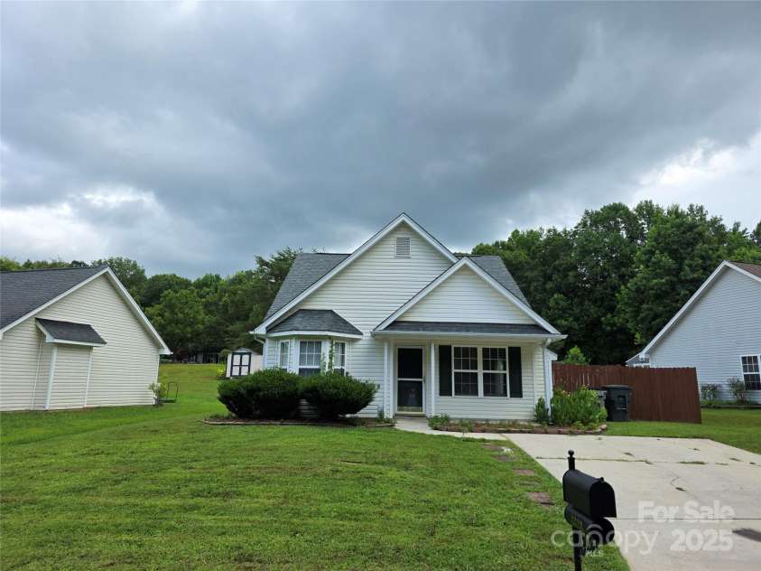 3320 Hunting Wood Court, Gastonia, NC 28052.  MLS# CAR4277214, YatesRealty ID 24101. 