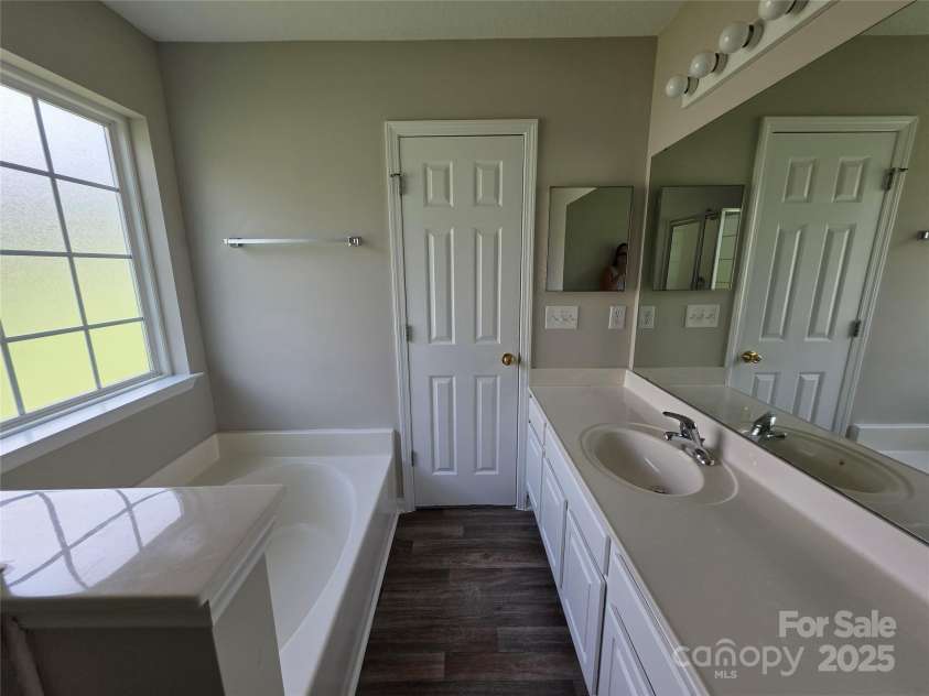 3320 Hunting Wood Court, Gastonia, NC 28052.  MLS# CAR4277214, YatesRealty ID 24101. 