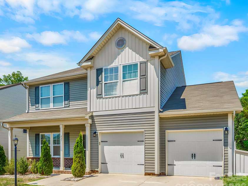 427 Inlet Place Drive, Winston Salem, NC 27127.  MLS# CAR4384907, YatesRealty ID 24101. Exterior