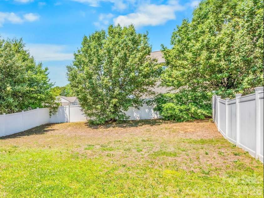 427 Inlet Place Drive, Winston Salem, NC 27127.  MLS# CAR4384907, YatesRealty ID 24101. Fully fenced backyard