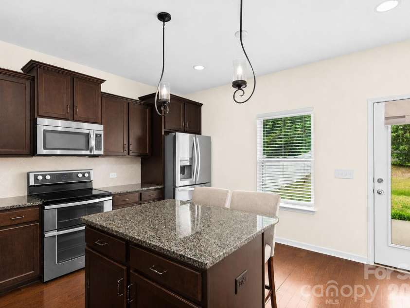 427 Inlet Place Drive, Winston Salem, NC 27127.  MLS# CAR4384907, YatesRealty ID 24101. Kitchen