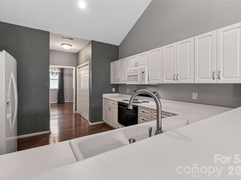 19830 Oak Leaf Circle, Cornelius, NC 28031.  MLS# CAR4362846, YatesRealty ID 24102. 