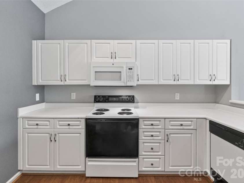 19830 Oak Leaf Circle, Cornelius, NC 28031.  MLS# CAR4362846, YatesRealty ID 24102. 