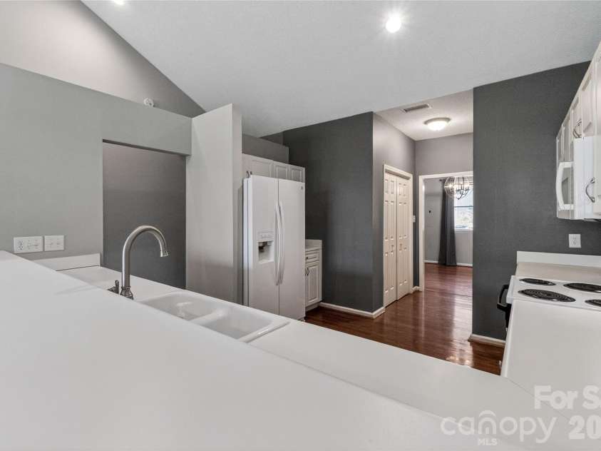 19830 Oak Leaf Circle, Cornelius, NC 28031.  MLS# CAR4362846, YatesRealty ID 24102. 