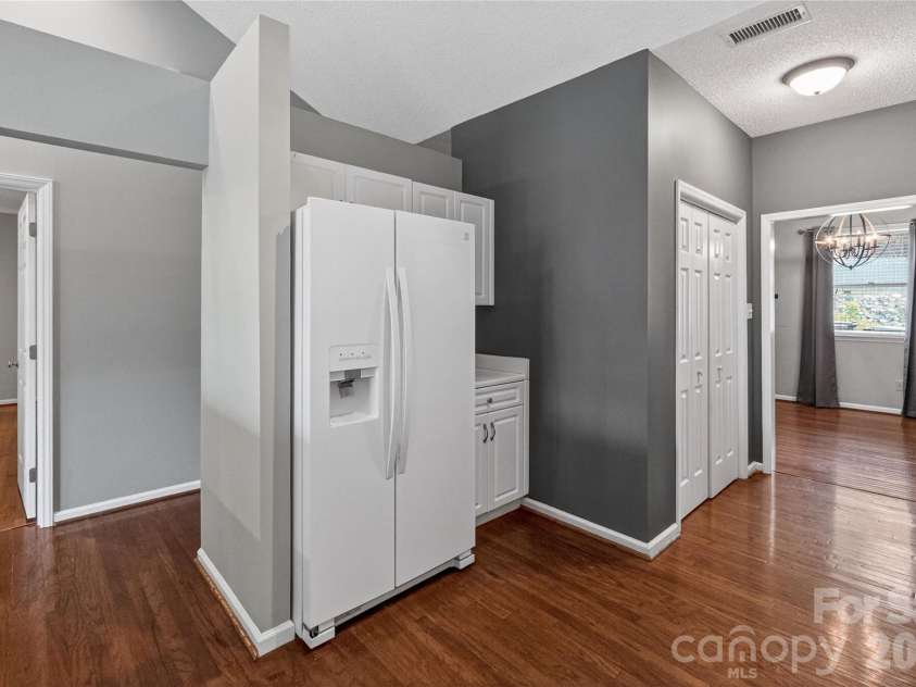 19830 Oak Leaf Circle, Cornelius, NC 28031.  MLS# CAR4362846, YatesRealty ID 24102. 