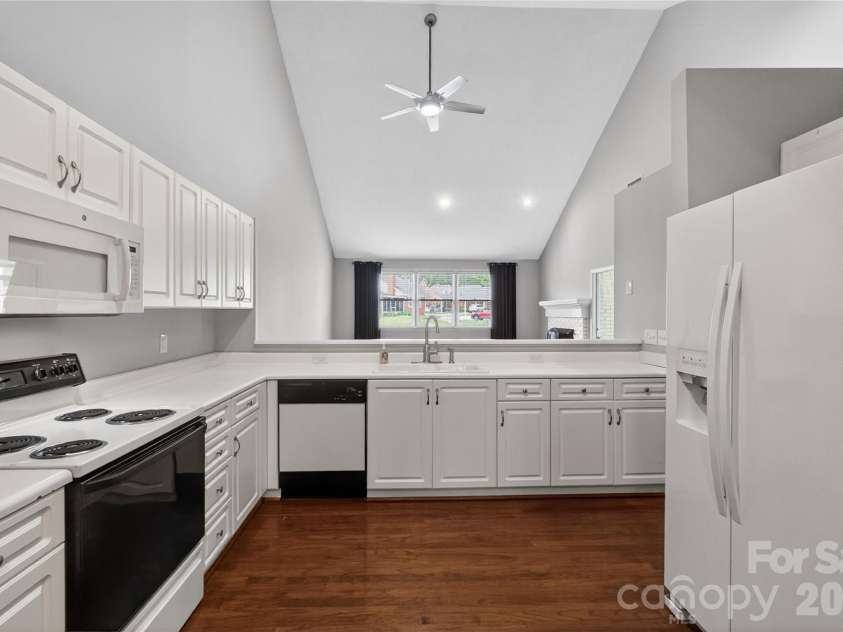 19830 Oak Leaf Circle, Cornelius, NC 28031.  MLS# CAR4362846, YatesRealty ID 24102. 