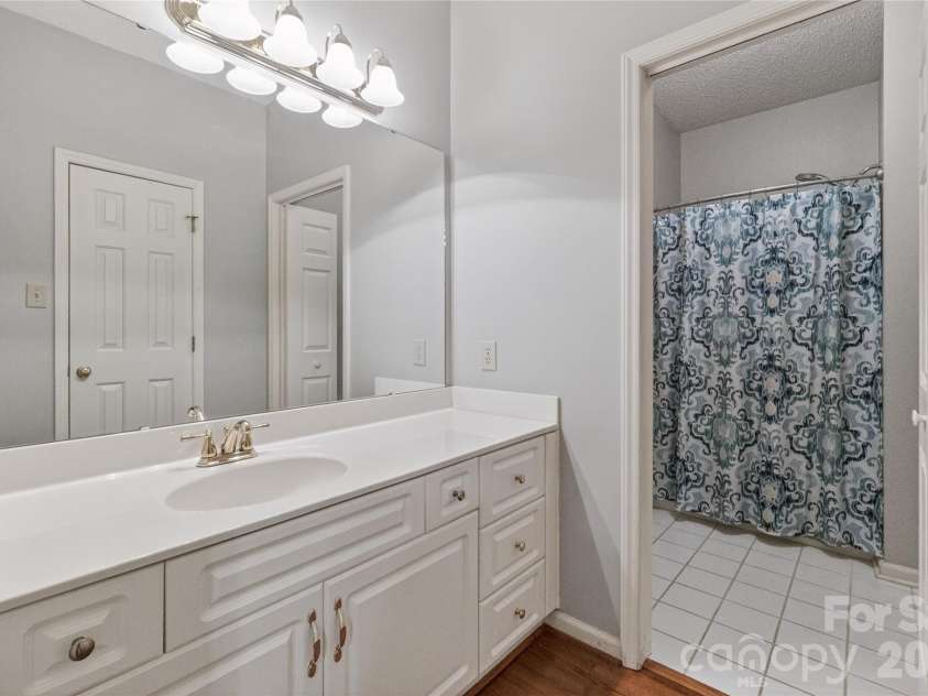 19830 Oak Leaf Circle, Cornelius, NC 28031.  MLS# CAR4362846, YatesRealty ID 24102. 