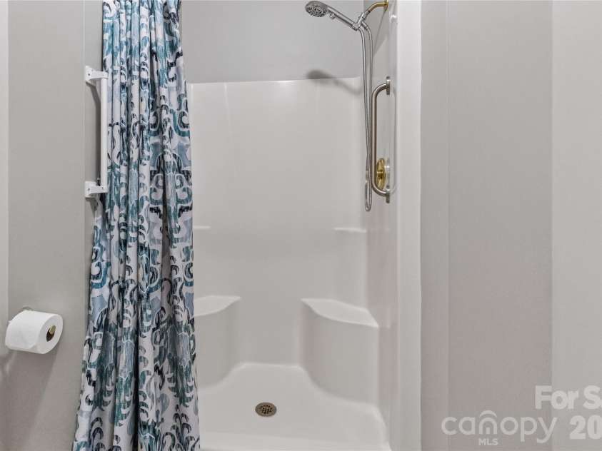 19830 Oak Leaf Circle, Cornelius, NC 28031.  MLS# CAR4362846, YatesRealty ID 24102. 